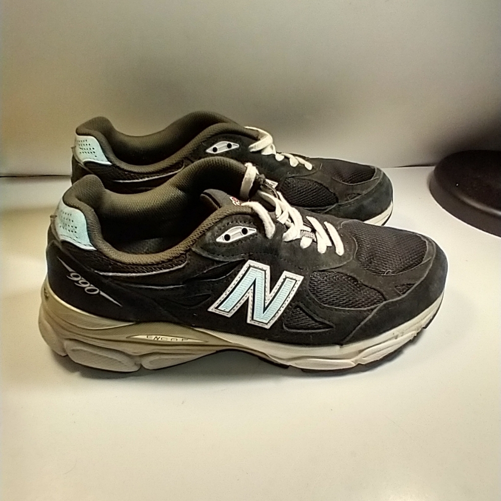 New Balance 990v3 USA Black Running Shoes Women’s sz 8.5D (W990BK3).